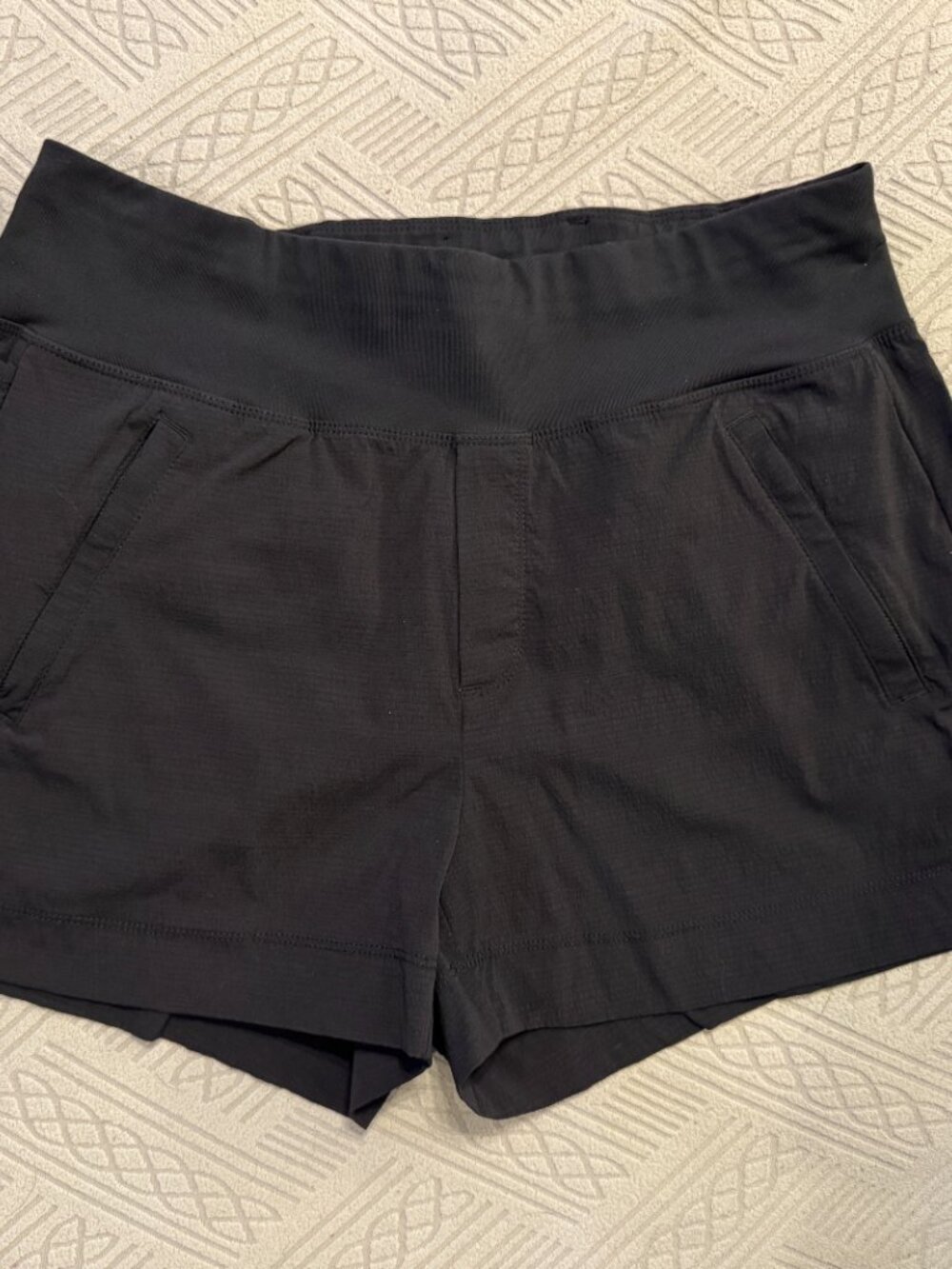 ATHLETA Trekkie North Mid Rise 3.5" Short Women's 10 Black